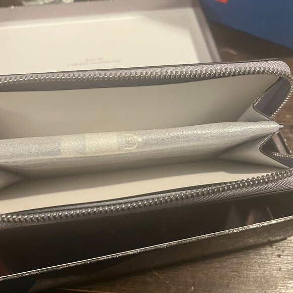 New Kate Spade Wallet - Picture 1 of 6